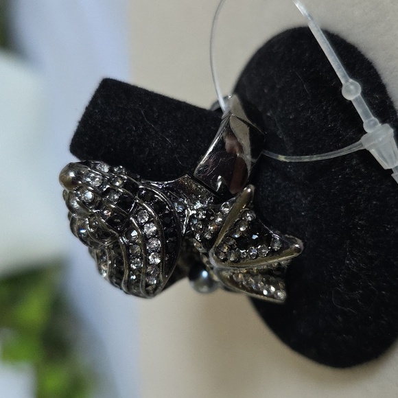 Statement Gunmetal Silver Seashell Stretch Ring with Pearl and Rhinestones - Picture 3 of 9